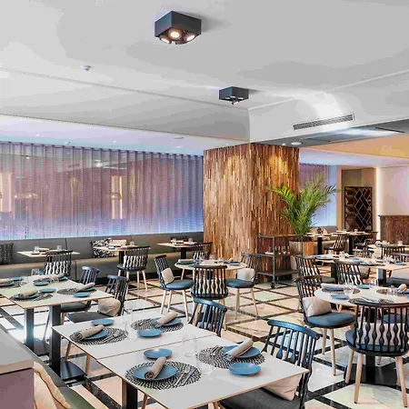 Salles Pere Iv Hotel