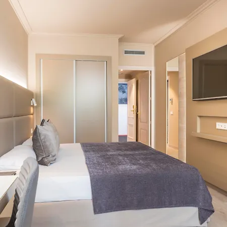 Sallés Pere Iv Szálloda 4*