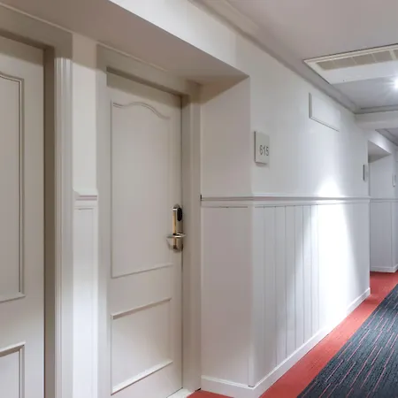 ساليس بيريه الرابع فندق